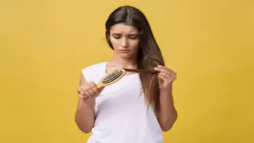 Hormonal Hair Loss in Women: Early Signs & Solutions